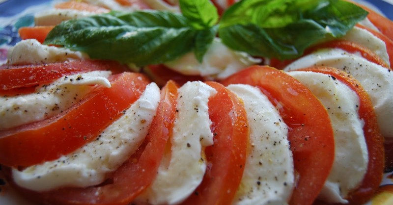 Wine blog Fine wines oenology tasting caprese salad tomatoes mozarella