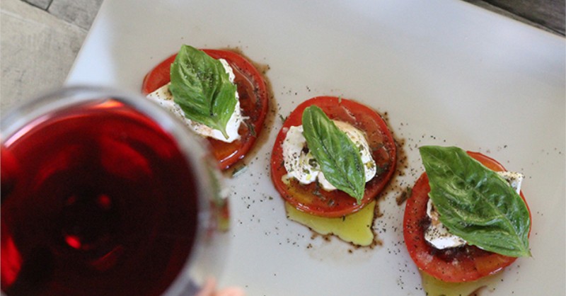 Blog red wine Fine wines oenology tasting caprese salad tomatoes and mozarella